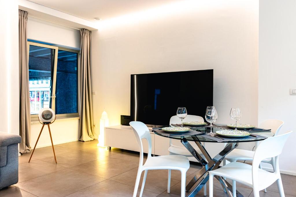 WHITE ROMA - elegant and comfortable photo 3
