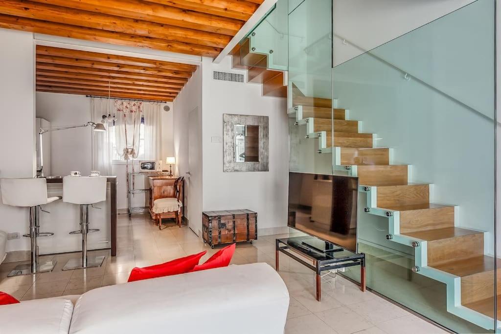 Three Floors Home — photo 1