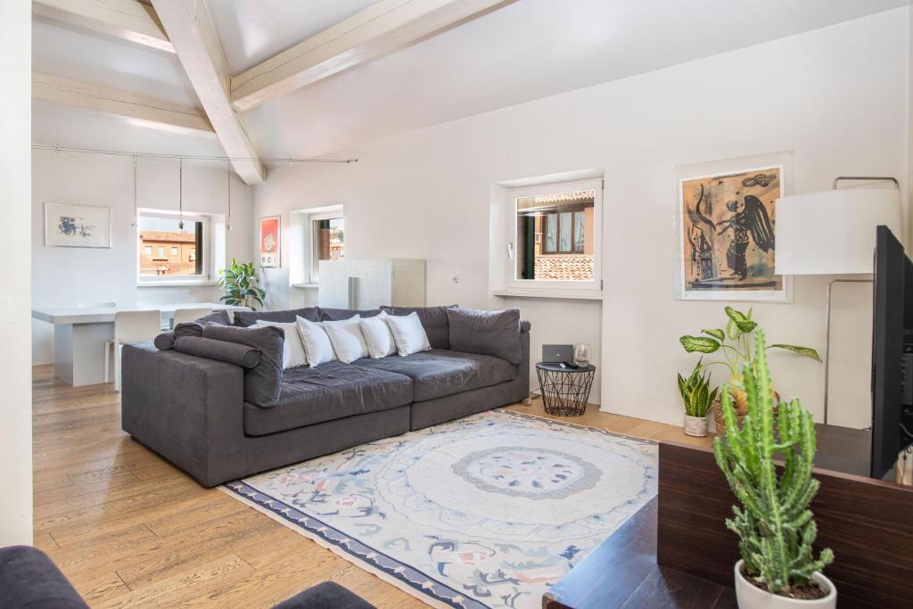 Stunning top floor flat in the heart of Verona — photo 1