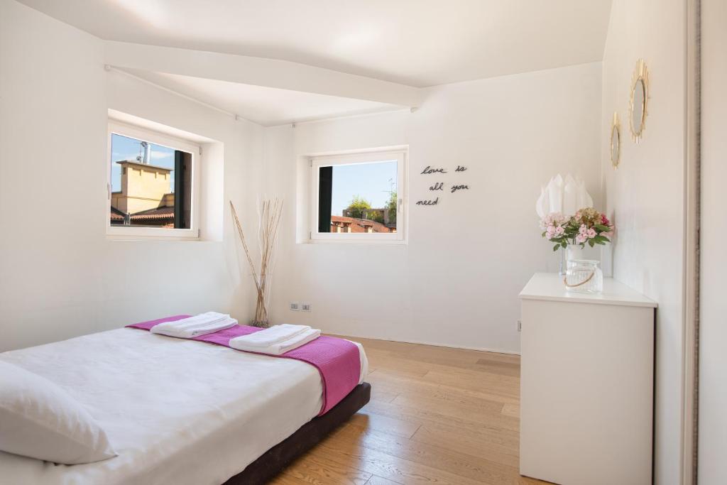 Stunning top floor flat in the heart of Verona photo 2