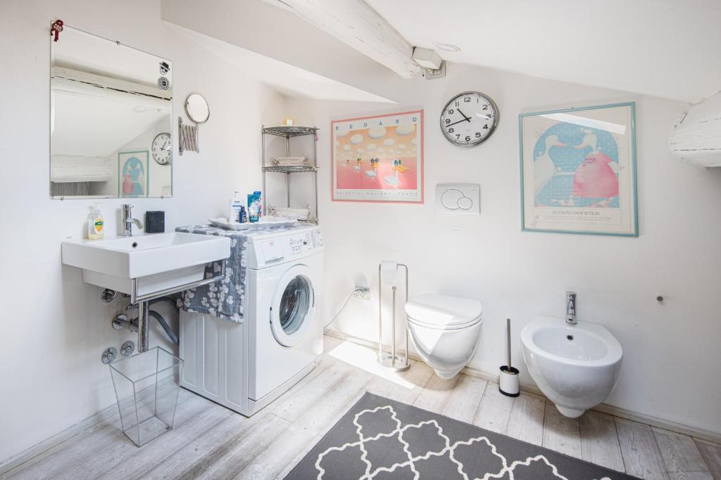 Stunning top floor flat in the heart of Verona photo 3