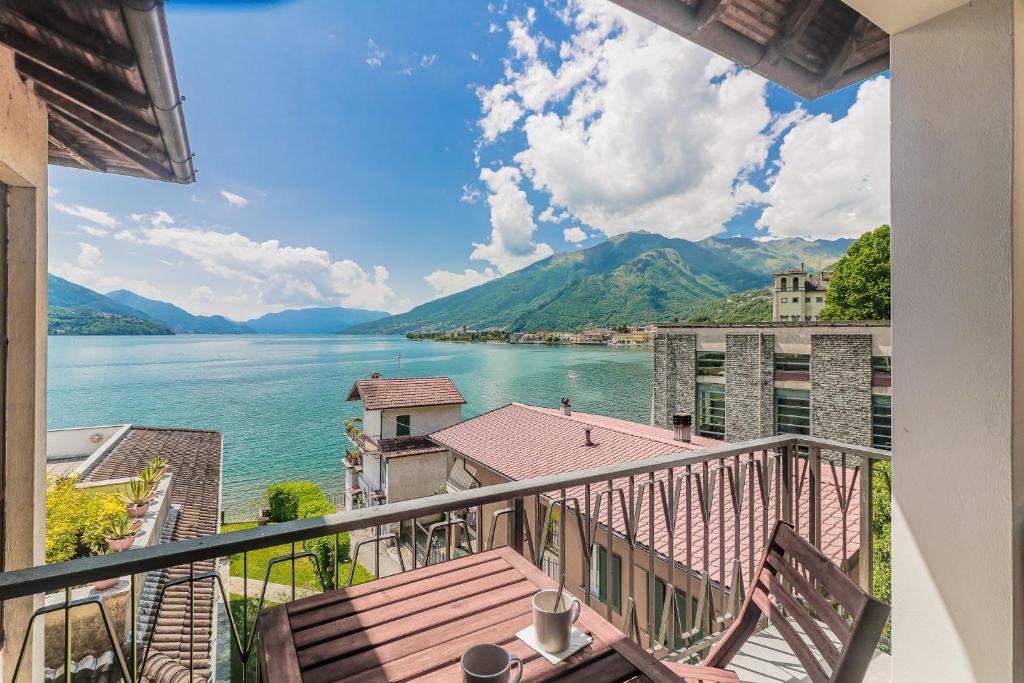 Stunning view lakeside apartment - Larihome A11 — photo 1