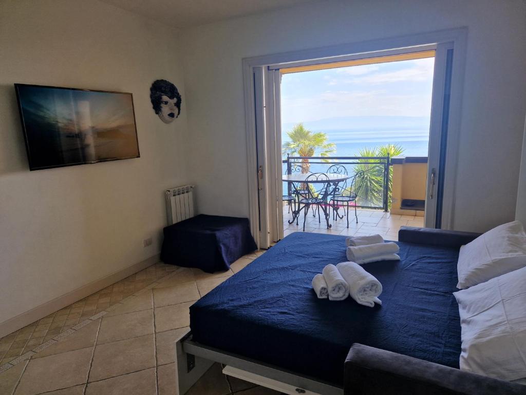 Perla Mediterranea Taormina Holidays Appartamento Panoramico con Piscina photo 3