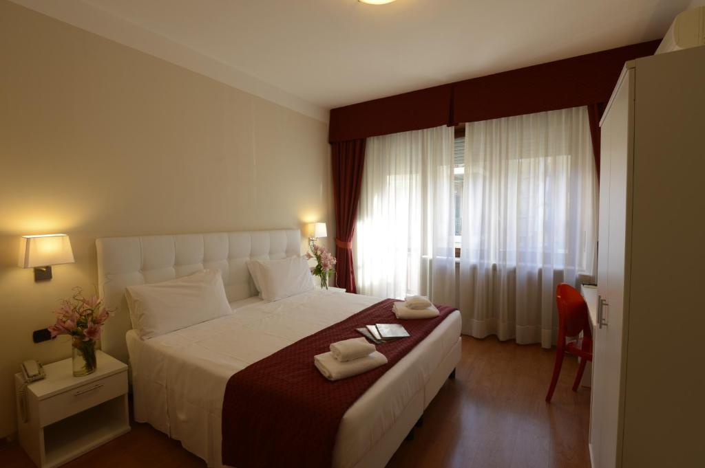 Hotel Tourist photo 2