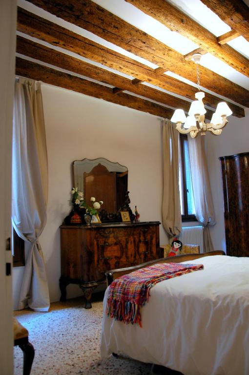 Romantic Rialto photo 2