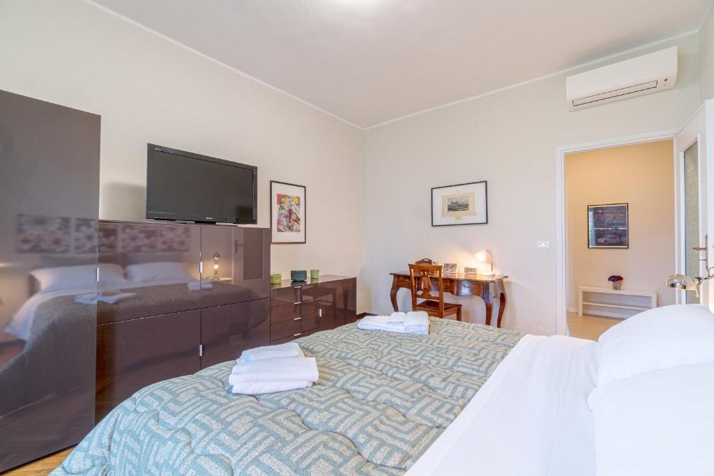 GuestHost - Santa Rita Functional Flat with Balcony photo 2