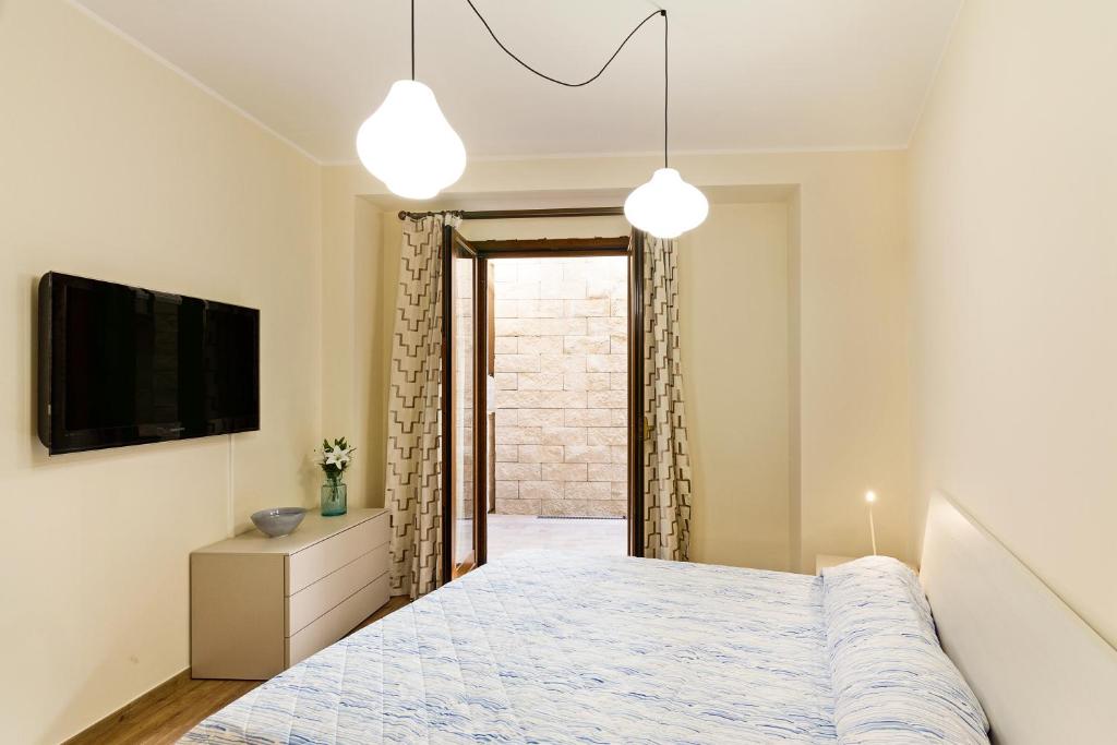 GuestHost - Calipso Seaview Flat with Private Parking photo 2