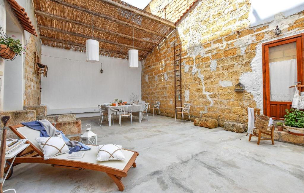 2 Bedroom Beautiful Apartment In Trappeto — photo 1