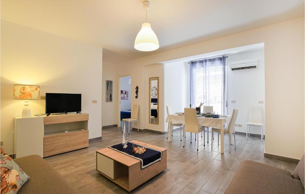 2 Bedroom Beautiful Apartment In Trappeto photo 2