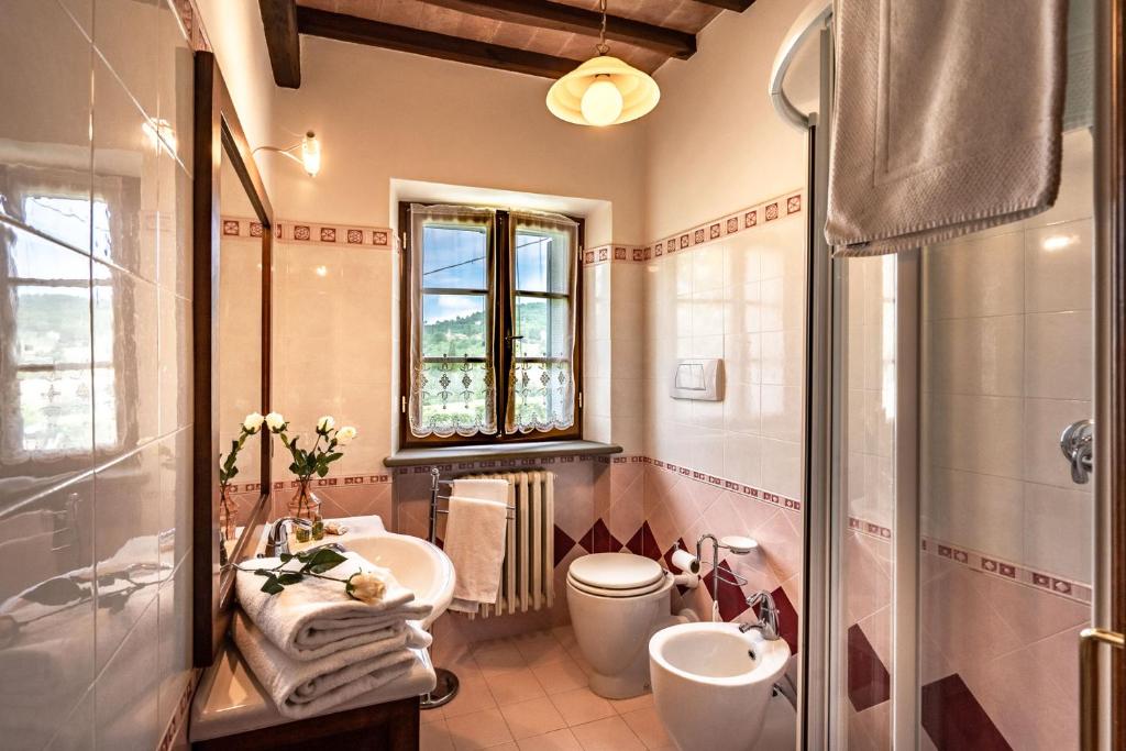 Experience the charm of Tenuta Le Caselle photo 3