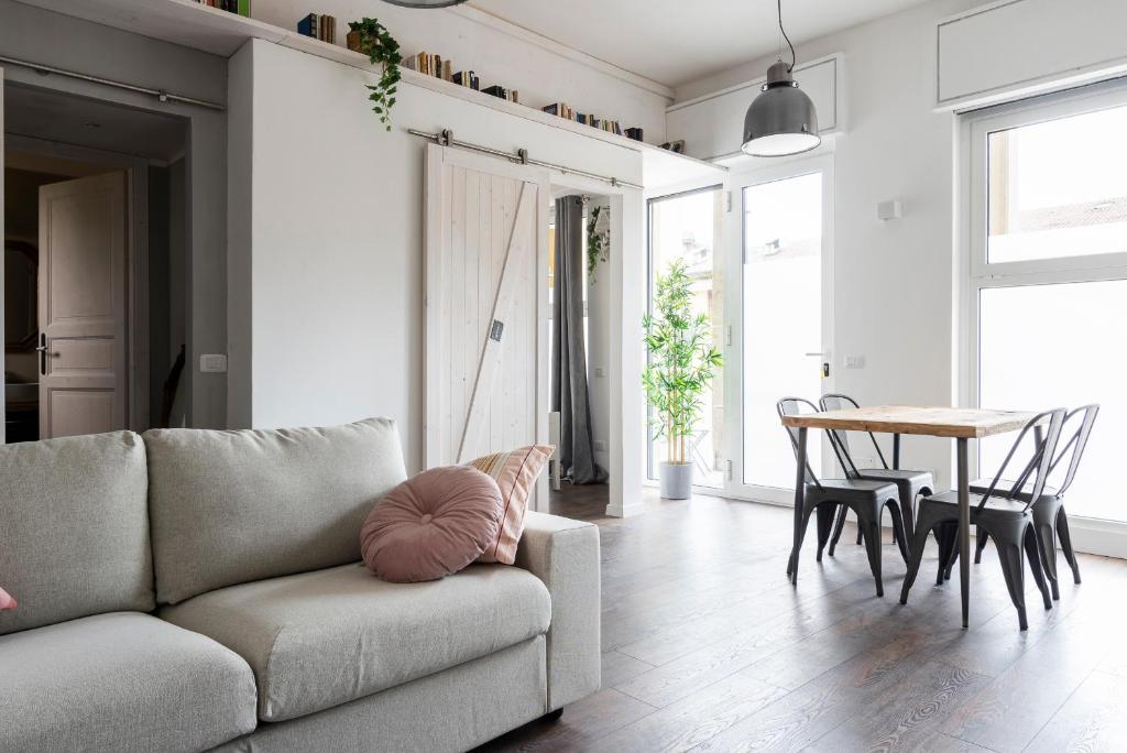 Booking.com: Hotels in Rho. Book your hotel now! — photo 1