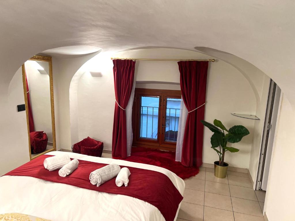 17th Century Vaulted Suite photo 2