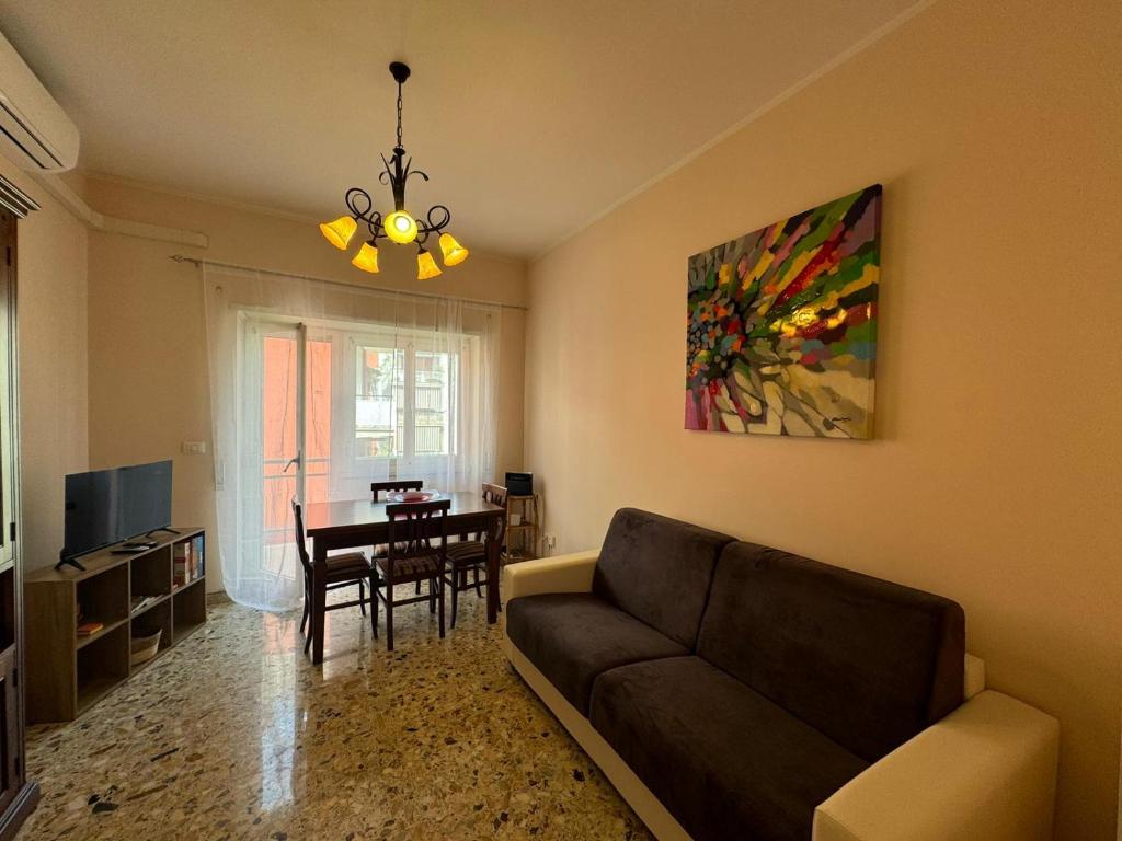 Vintage Comfort Steps from Vatican — photo 1