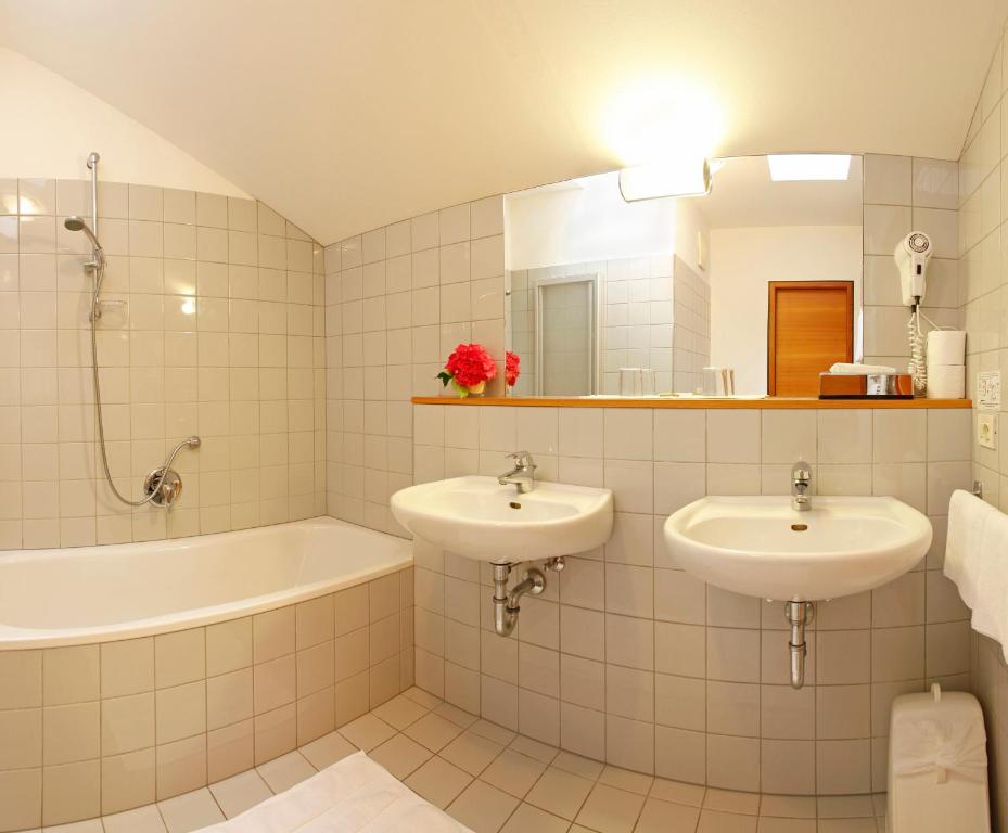 Hotel Tiroler Kreuz photo 3