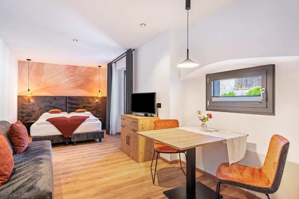 Thanhammer Apt Porphyr photo 2