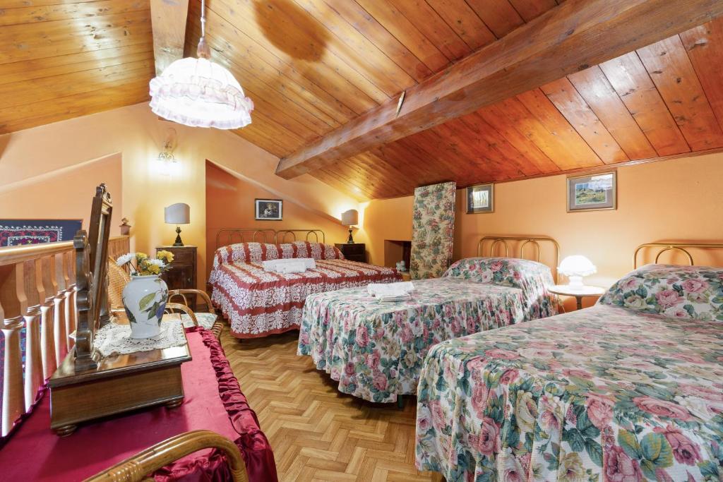 GuestHost - Taormina Vintage Loft photo 2