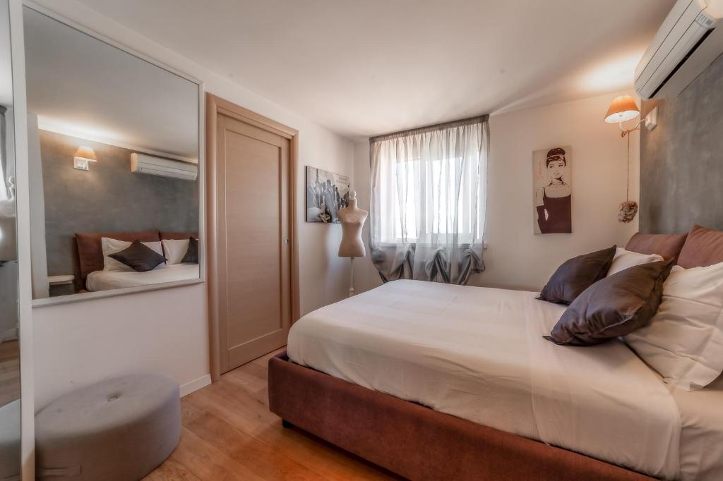 Cozy Penthouse with Terrace and Rome View photo 2