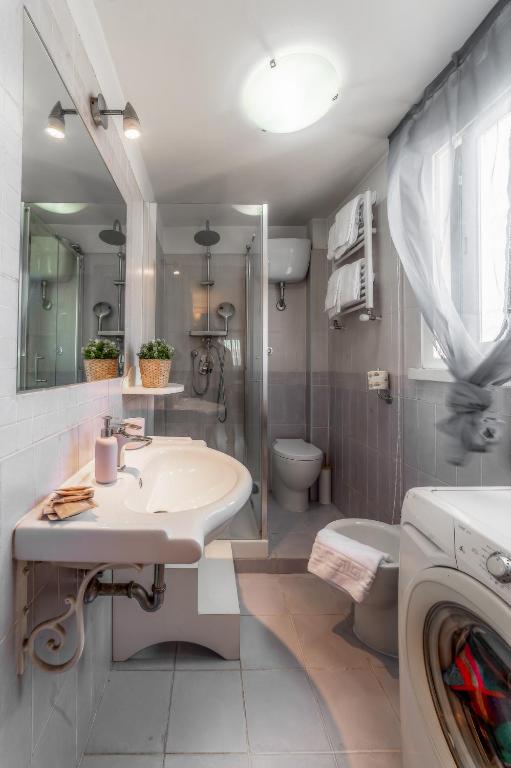 Cozy Penthouse with Terrace and Rome View photo 3