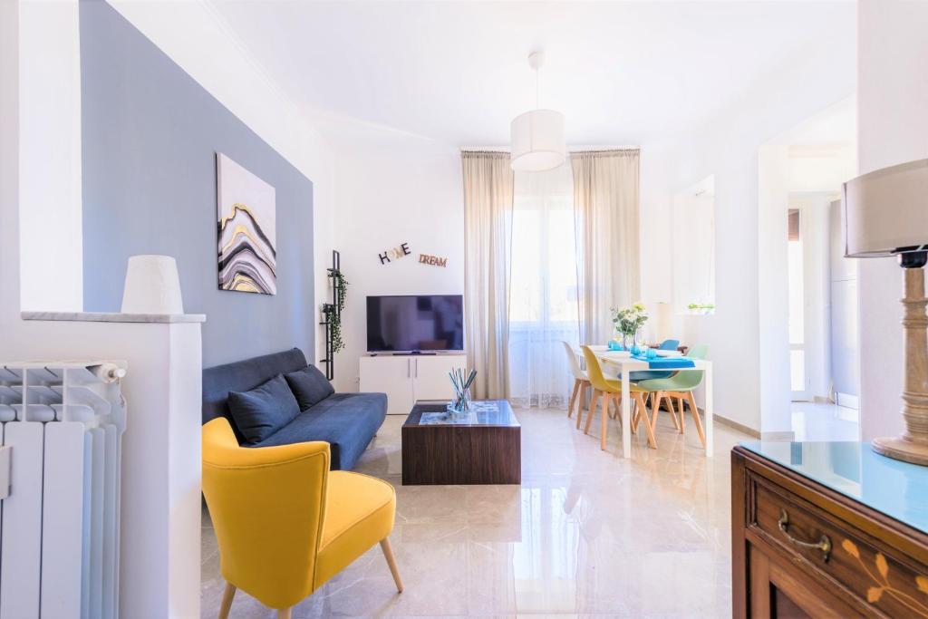 Hostly - ColorHome Pisa Midtown - Unique 3 Rooms with 3 Private Bathrooms — photo 1