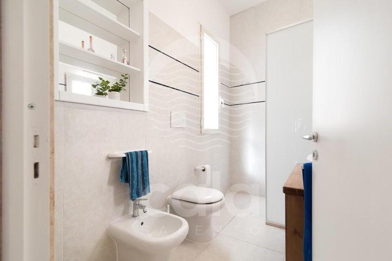 White House n 1 - By Cala Salento photo 3