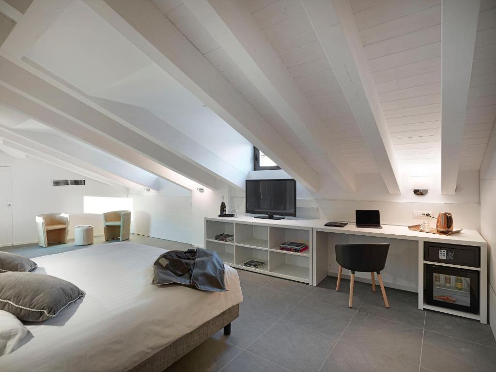 Boutique Hotel Touring photo 2