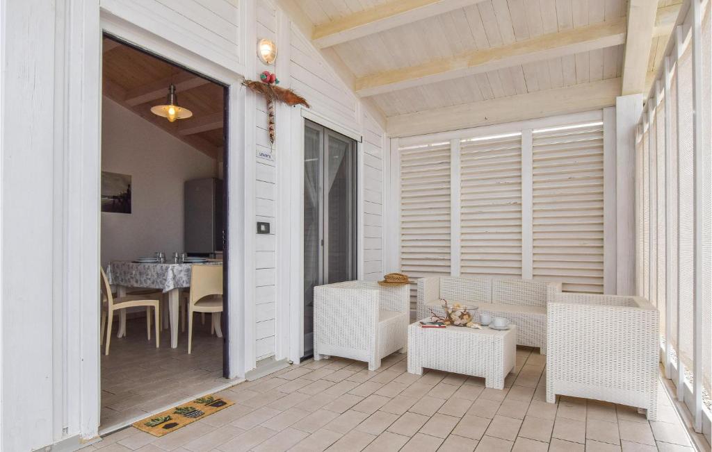 2 Bedroom Cozy Home In Torrenova photo 2