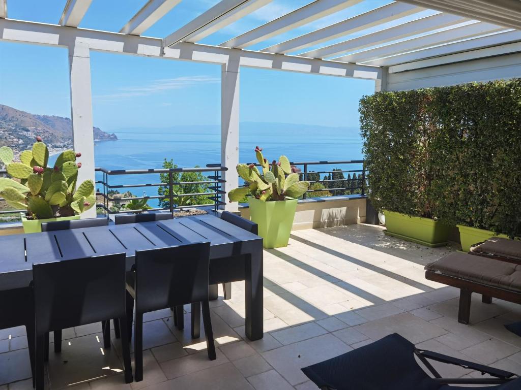 Taormina Romantic Apartment by Taormina Holidays photo 2