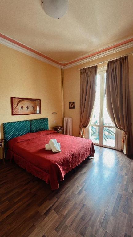 Viareggio rooms facing the sea — photo 1