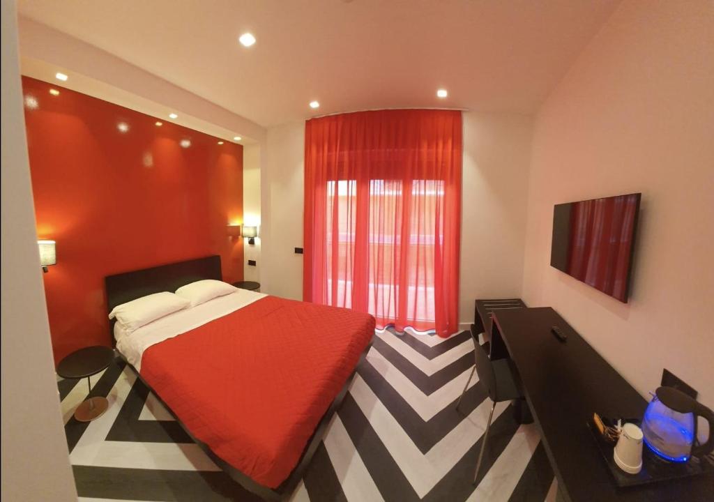 The White Lodge — photo 1