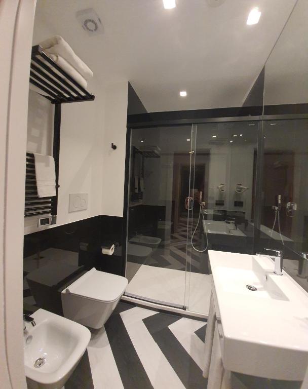 The White Lodge photo 3