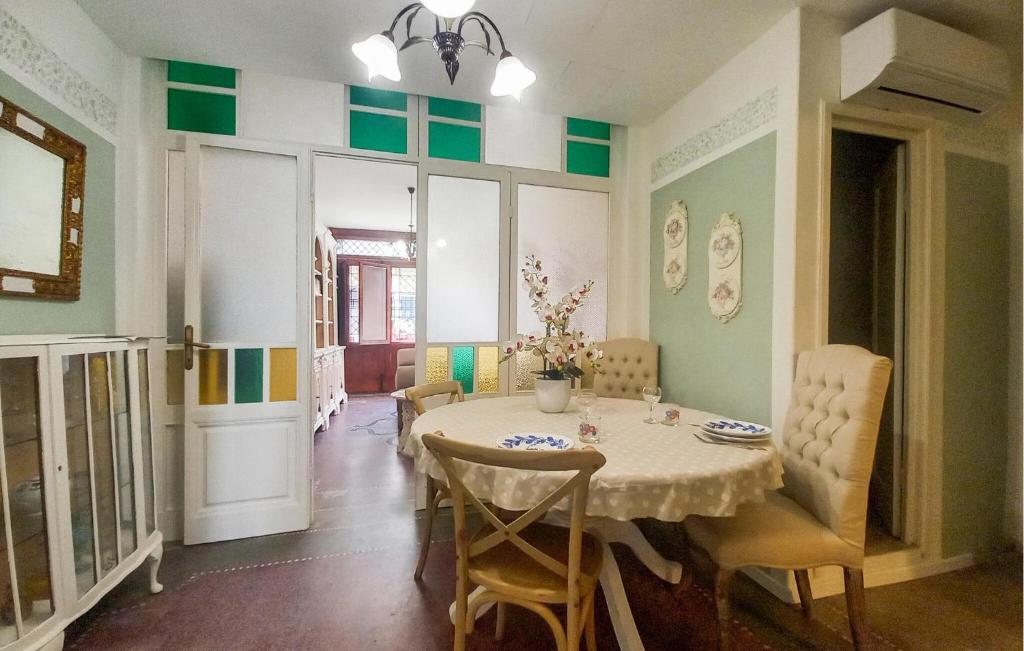 1 Bedroom Lovely Apartment In Viareggio photo 3