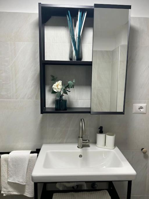 Caroline Home photo 3