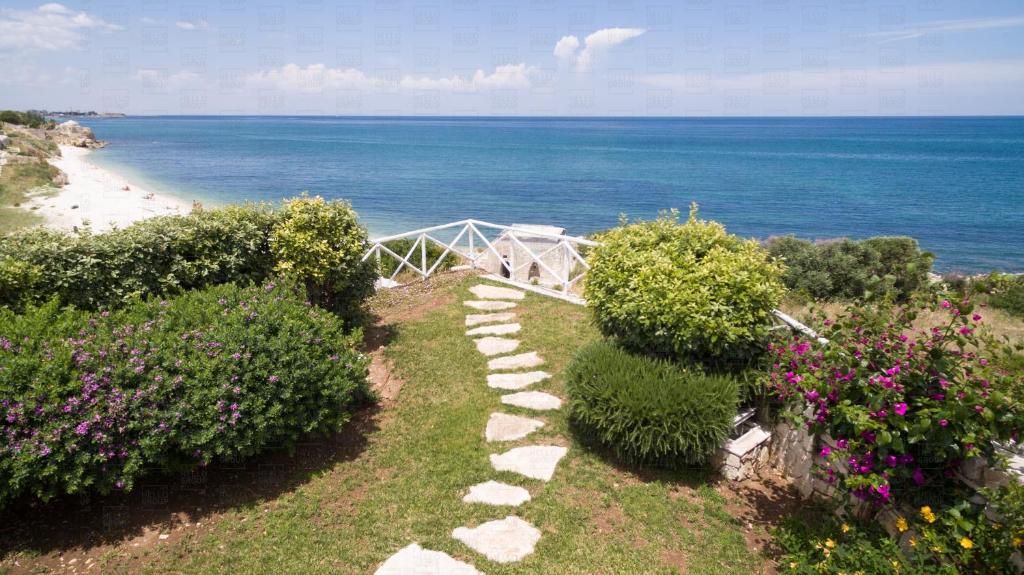 HelloAPULIA - Sweet Trullo on the Beach - Unique Seafront house with Direct Beach "Ponte Lama" Access and Private Patio photo 3