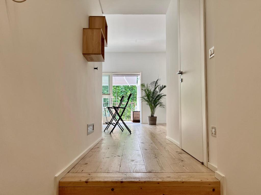STUDIO 14 - apt design con terrazza sul fiume - 2 biciclette incluse - vicino al centro photo 3