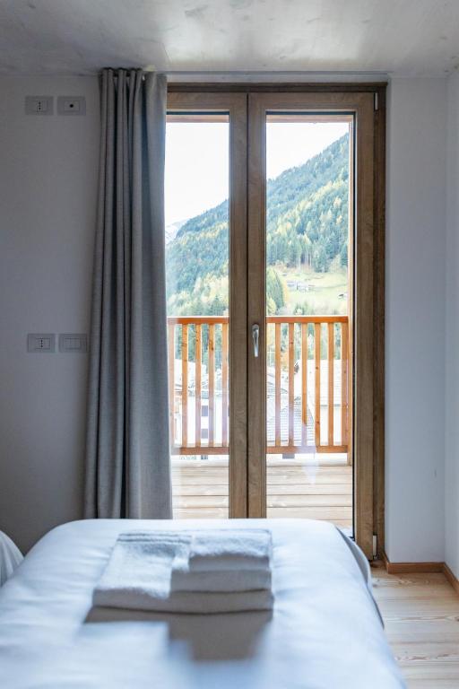 Modern chalet with hot tube photo 2