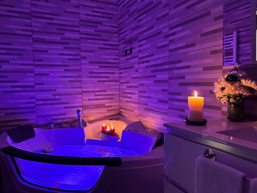 Suite Deluxe - Jacuzzi - Private Parking — photo 1