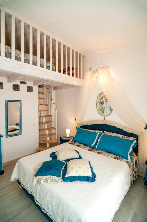 Sant'Anna Charming Apartments photo 2