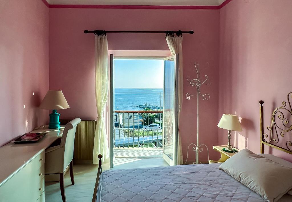 Splendido appartamento con vista mare su piazza Dante photo 2