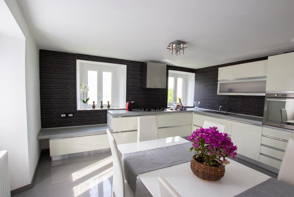 Booking.com: Hotels in Lezzeno. Book your hotel now! — photo 1