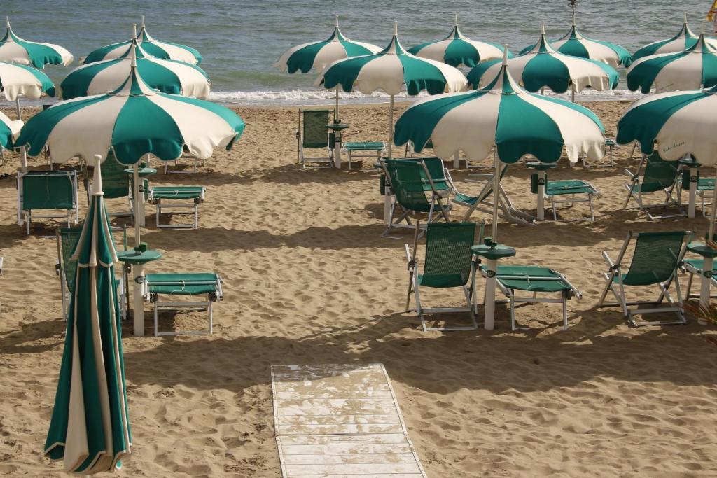 TERRACINA SEA FRONT FANTASTIC APARTMENT WITH ONE CAR PRIVATE OPEN PARKING — photo 1