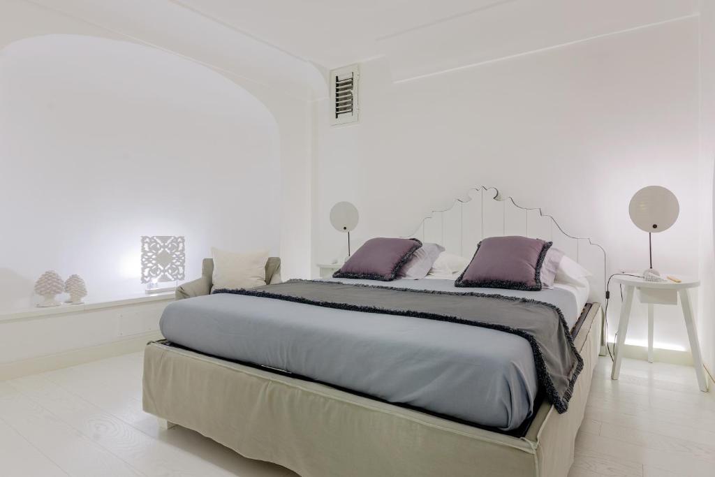 White Stylish Apartment 3 photo 2