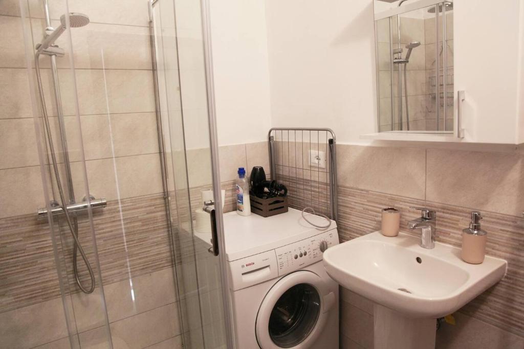 Tia House - Bright Studio with Private Parking! photo 3