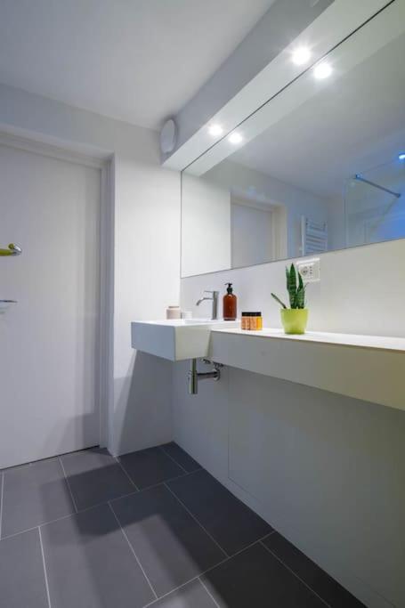 Rialto Green Design Apartment photo 3