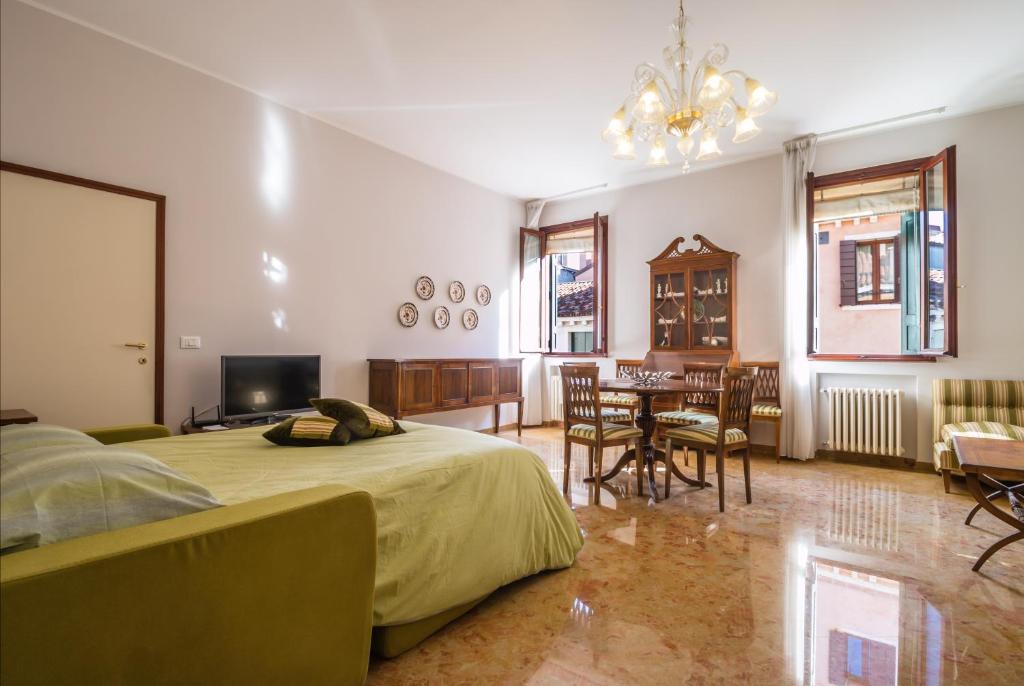 Rialto Bridge Big apt with Lift by LionHost photo 2