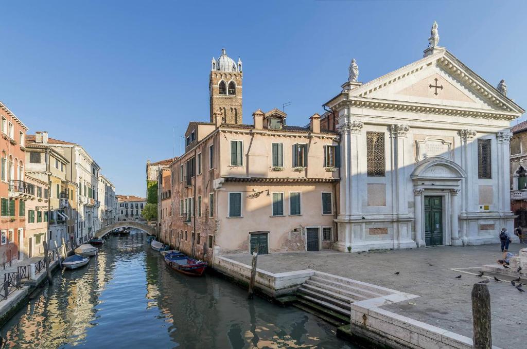 Scaleter - a fine luxury apartment in Palazzo with canal view — photo 1