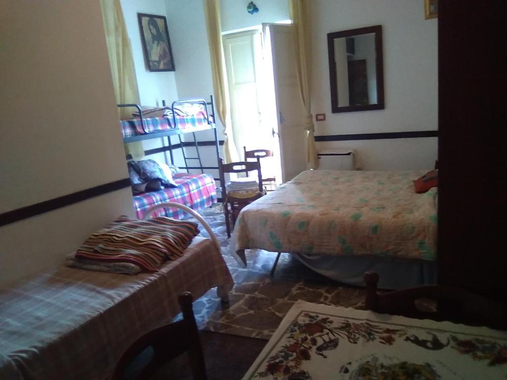 Large Room For five people photo 2