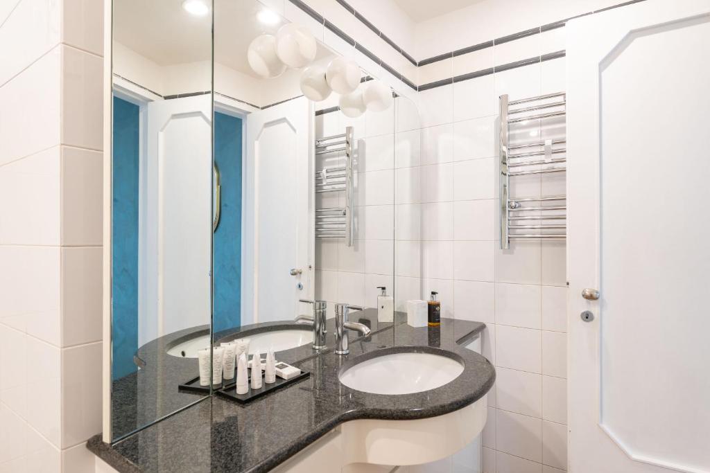 Heart Milan Apartments Duomo Terrace photo 3