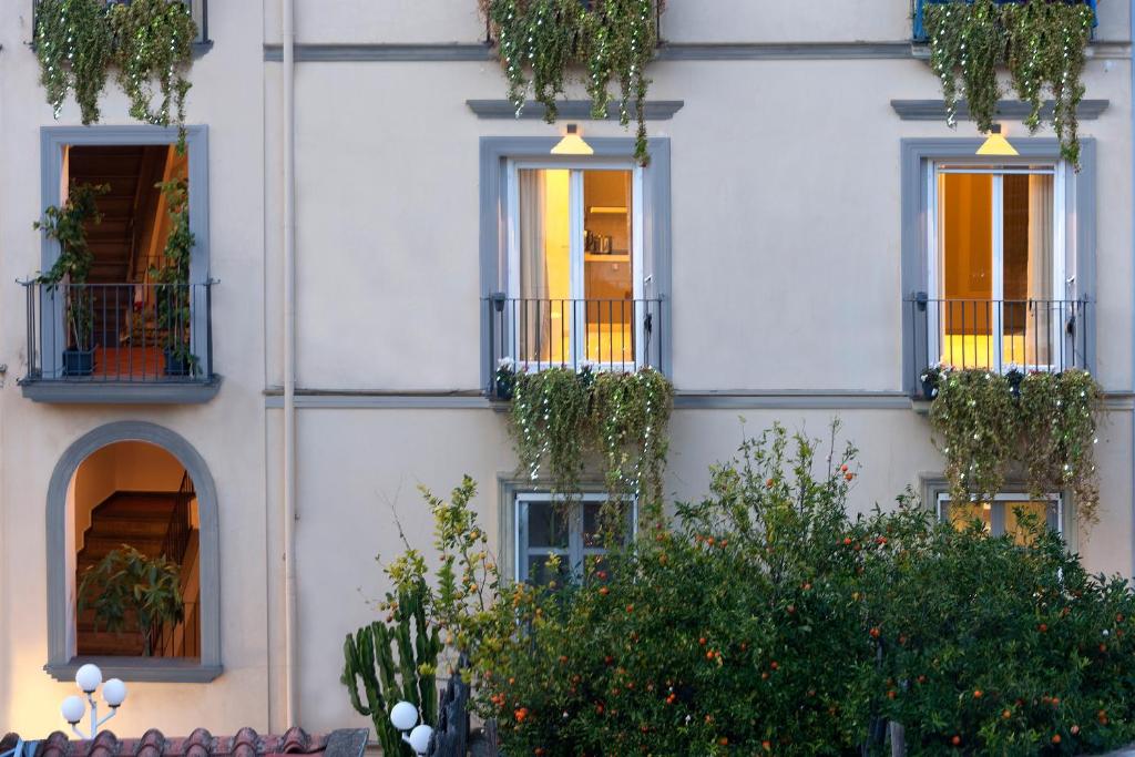 Estate4home - Surreo Luxury — photo 1