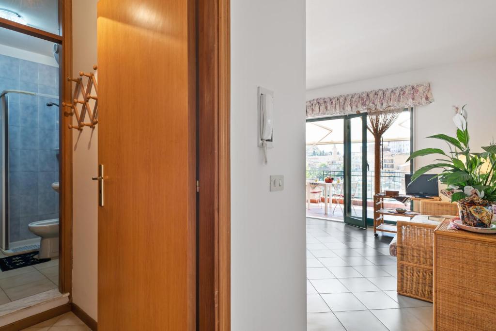 Taormina Comfortable Apartment with Terrace photo 3