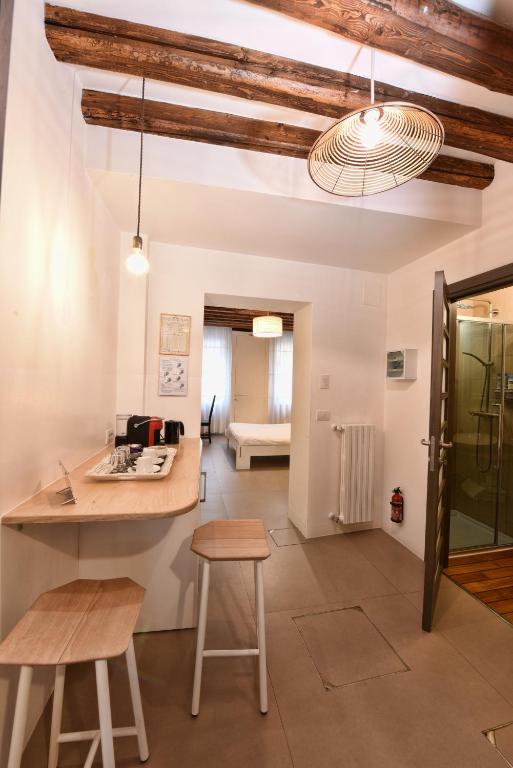 Stylish Self-Contained Room & Bath in Castello between Biennale & San Marco photo 2